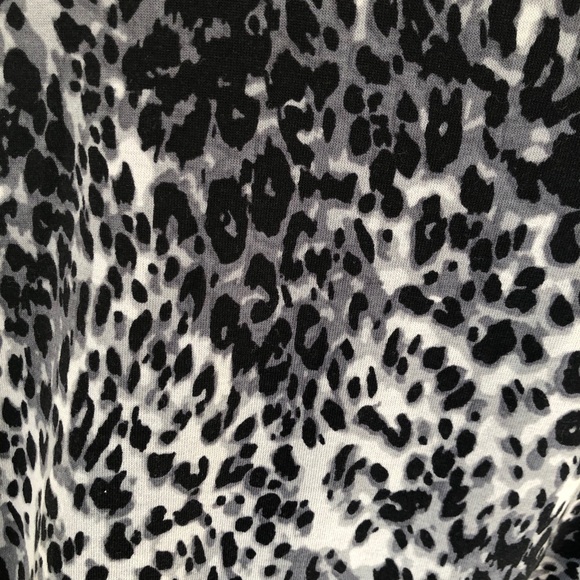 LLR Lynnae Top, Snow Leopard pattern, Medium - Picture 3 of 4